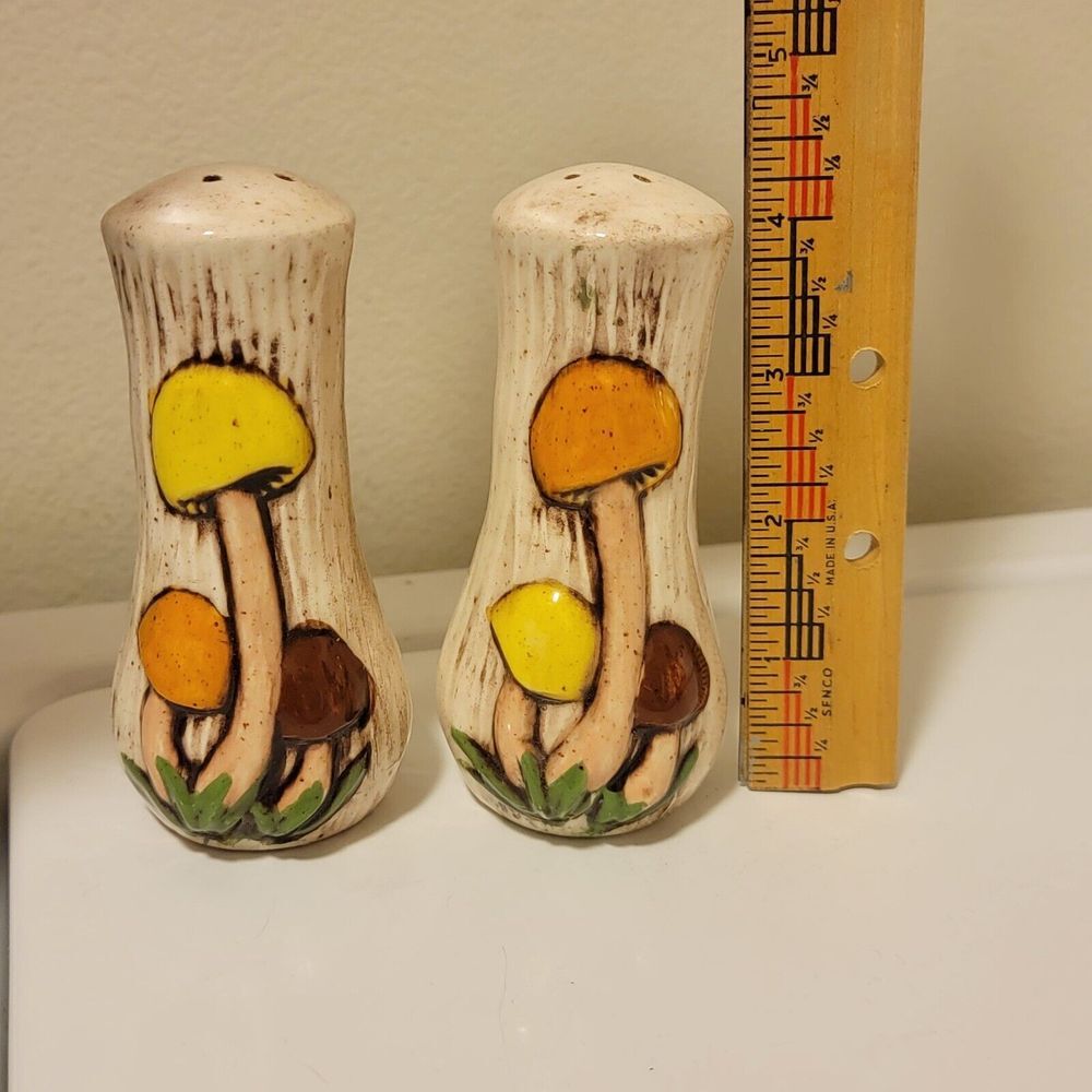 Vintage 70s Ceramic Groovy Mushroom Salt & Pepper Shaker Set 4.5" Signed‎ DW